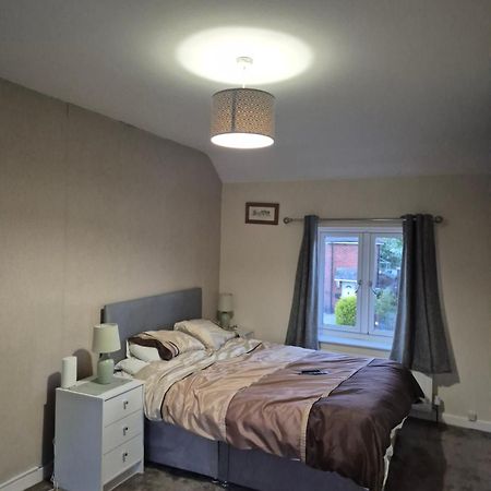 Accomadation Wrexham Exterior photo