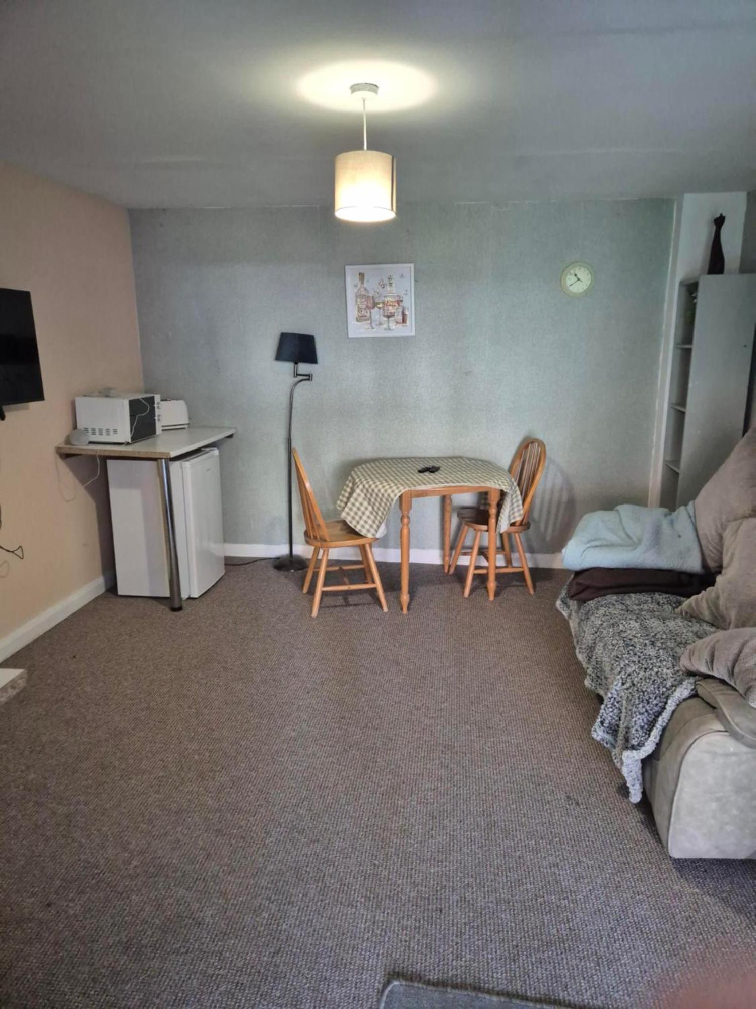 Accomadation Wrexham Exterior photo
